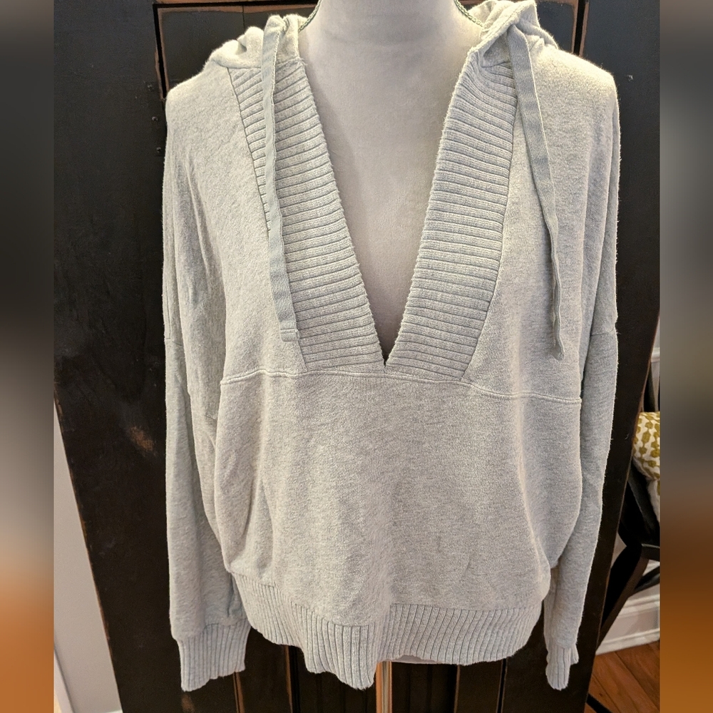 Aerie Light Gray V-Neck Hooded Sweatshirt Size Large